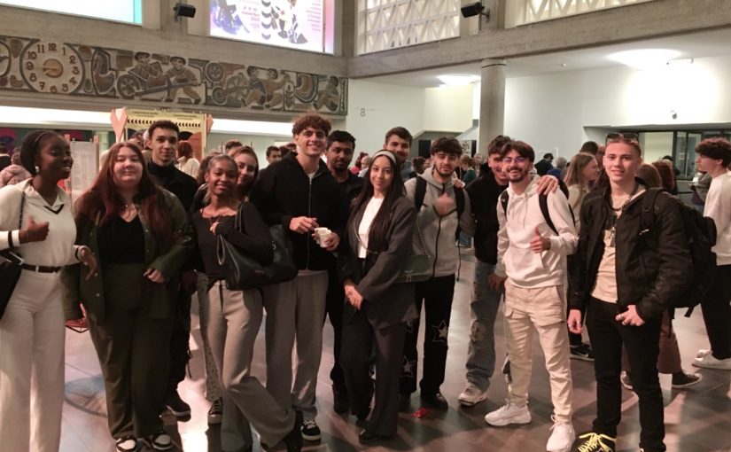 Les HEC2 se rendent à la Comédie