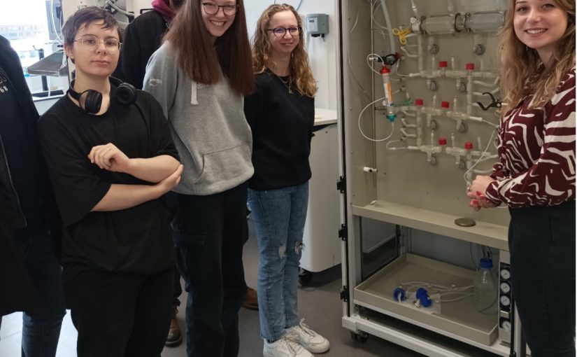 <strong>Visite du laboratoire de recherche MEDIS par les élèves de 1STL2 </strong>